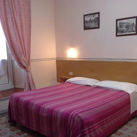 Collina Πανσιόν